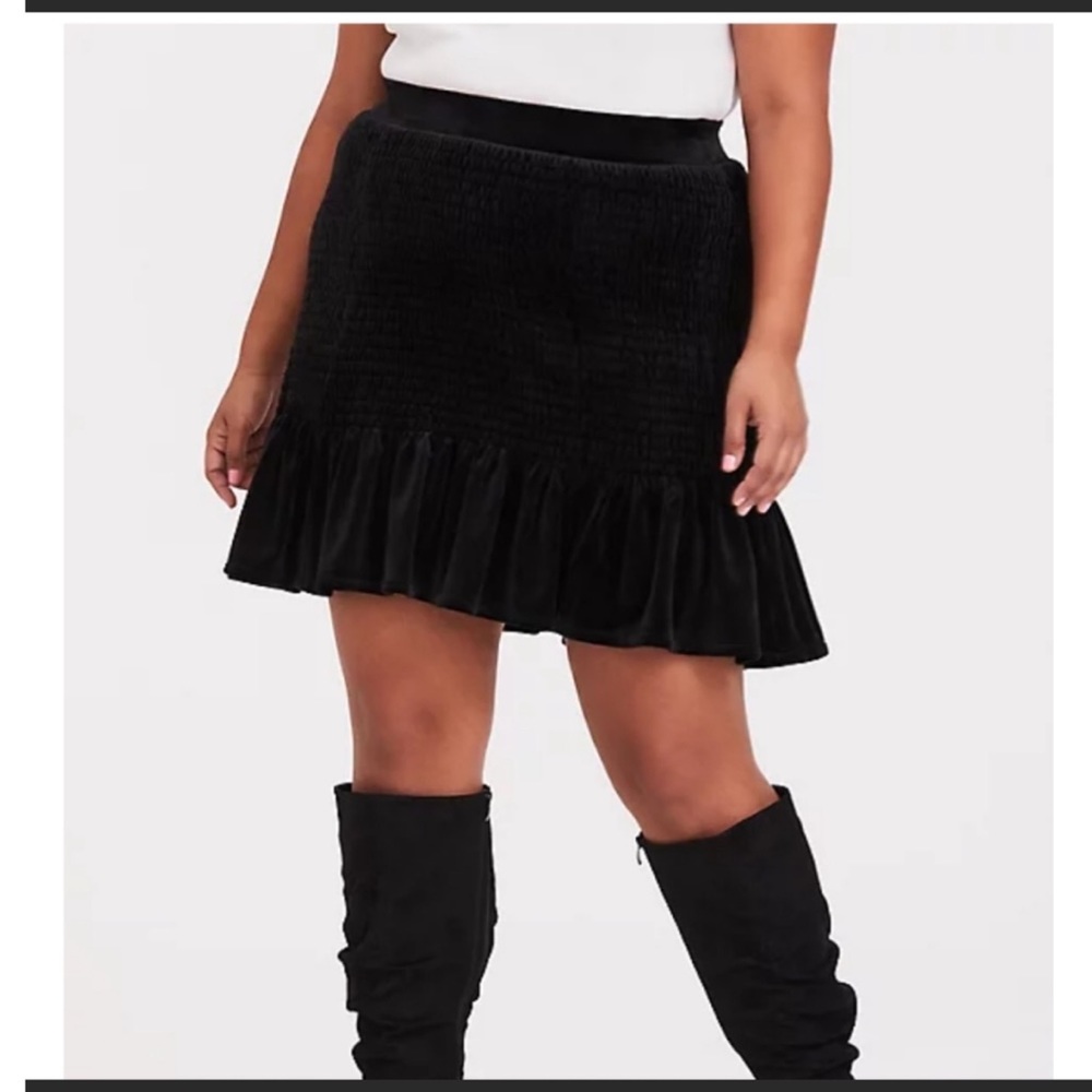 Torrid BLACK VELVET SMOCKED RUFFLE MINI SKIRT SZ4